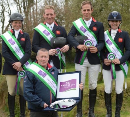 The winning British team, (from left to right) Izzy Taylor, Oliver Townend, Wills Oakden and Franky Reid-Warillow, with Chef d’Equipe Philip Surl (front), at Ballendenisk (IRE), second leg of the FEI Nations Cup™ Eventing 2016. (Tony Parkes/FEI) 