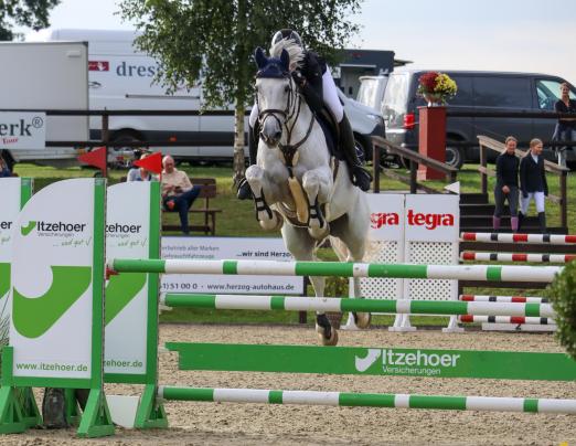 Foto: Trug sich 2025 als eine der ersten in die Siegerlisten des Havekoster Springfestivals ein: Greta Wroblewski aus Fehmarn - Fotograf: J. Luther Foto: Trug sich 2025 als eine der ersten in die Siegerlisten des Havekoster Springfestivals ein: Greta Wroblewski aus Fehmarn - Fotograf: J. Luther
