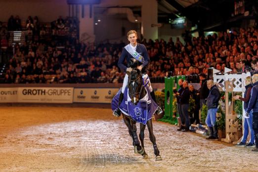 Foto: Für die VR CLASSICS Neumünster avanciert Springreiter Hannes Ahlmann auch gerne zum Showstar - Fotograf: sportfotos-lafrentz.de Foto: Für die VR CLASSICS Neumünster avanciert Springreiter Hannes Ahlmann auch gerne zum Showstar - Fotograf: sportfotos-lafrentz.de
