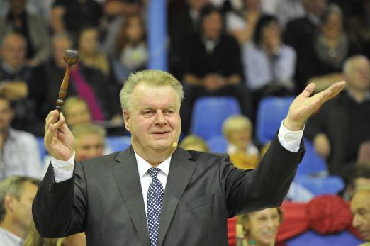 Foto: Vechtas Starauktionator Uwe Heckmann lädt zur 80. Jubiläumsausgabe der Oldenburger Elite-Auktion. - Fotograf: Beelitz