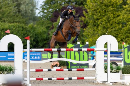 Foto: Naomi Himmelreich und Vini v`t Klosterhof Z - bestes Paar im klassischen S*-Springen des CSE Ehlersdorf- Fotograf: Ch. Beeck