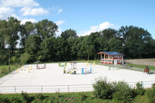 Foto: der Turnierplatz in Ellwangen-KIllingen - Fotograf: HORSE classics