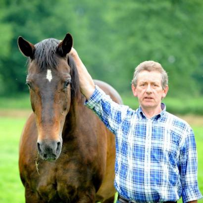 Foto: Hubert Ratermann Züchter aus Passion mit der Real-Diamond-Mutter Wallery (v. Weltmeyer – Hill Hawk xx) - Fotograf: Thoms Lehmann