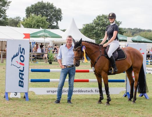 Foto: Siegten erneut in der 95er Hunterklasse: Anna-Lena Ewert und Lady Vagabond - Fotograf: www.fotografiemitherz.de