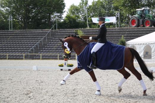 Foto: Ausdrucksstarker Trab: Uta Gräf mit Damon Jerome - Fotograf: Löhr