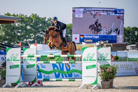 Foto: Richard Vogel (GER) und Cydello gewinnen das 2-Phasen-Springen am Freitagmorgen - Fotograf: Paulie Ullmann-Davis