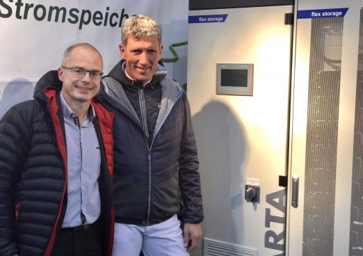 Foto: Volker Dietrich, Sales Manager Varta Storage mit Ludger Beerbaum - Fotograf: Varta Storage