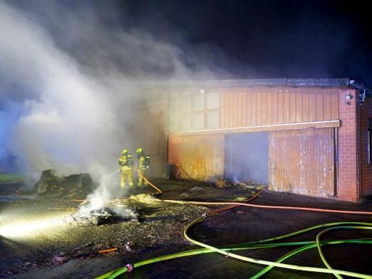 Foto: Brand Wewer 4 - Fotograf: Feuerwehr Paderborn Foto: Brand Wewer 4 - Fotograf: Feuerwehr Paderborn