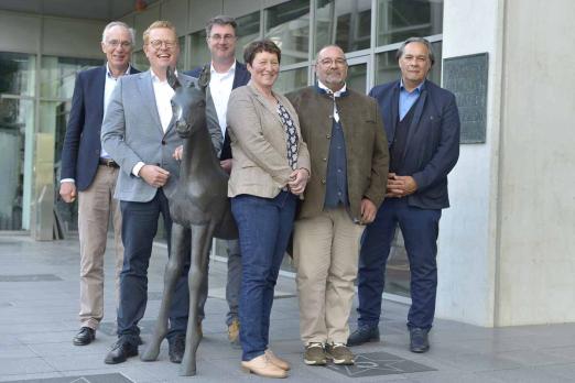 Foto: Carsten Grill (2.v.l.) ist neuer Vorsitzender des Vorstands Zucht der FN - Fotograf: (c) Holger Schupp