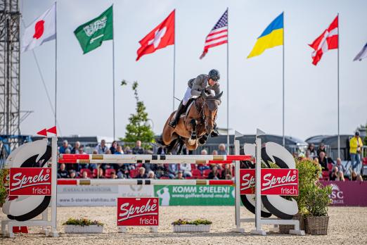 Foto: Der Olympiasieger zur DKB Pferdewoche Hohen Wieschendorf: Christian Kukuk - Fotograf: Pauline Uhlmann-Davis