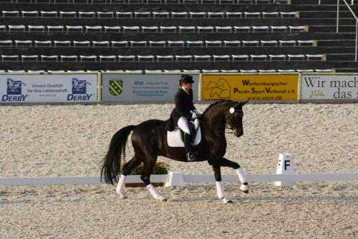 Foto: Wieder mit dabei: Katrin Burger und Salazar, Siegerin des Kurz-Grand Prix 2015 - Fotograf: Löhr