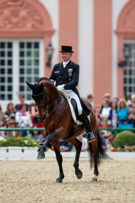 Foto: Hubertus Schmidt und sein Imperio TSF werden die Gäste in den Holstenhallen begeistern - Fotograf: Stefan Lafrentz