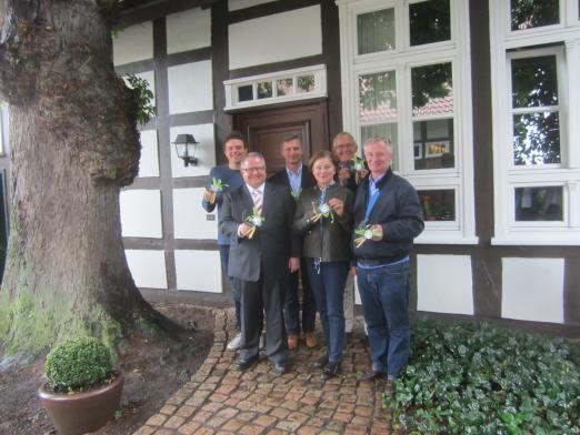 In Vorbereitung auf die Sparkassen German Friendships: Ulrich und Friederike Meyer zu Bexten mit Peter Becker (1.Reihe, v.rechts) und Heinrich-Hermann Engemann, Lars Meyer zu Bexten und Andreas Kreuzer (2.Reihe v.rechts) Foto: Sparkassen German Friendships