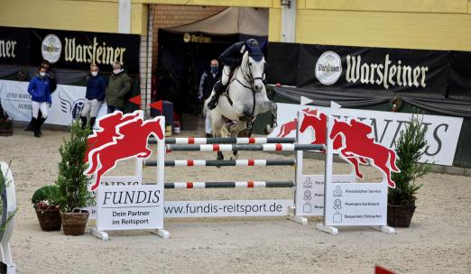 Foto: Die Warsteiner Indoors haben ein Top-Nennungsergebnis - Reiter und Reiterinnen - hier Heinrich Leikert - wollen gut in die Hallensaison starten - Fotograf: Archiv/ Warsteiner Indoors
