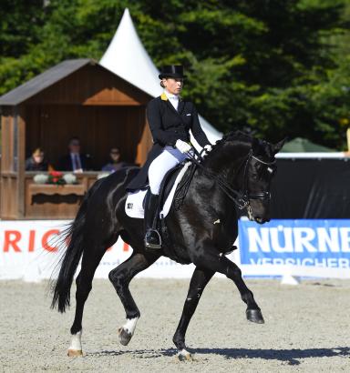 Foto: Eine der letzten Siegerinnen im NÜRNBERGER BURG-POKAL in Donaueschingen - Isabell Werth mit QC Flamboyant. Nun kehrt die Serie zurük zum CHI - Fotograf: Maximilian Schreiner