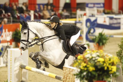 Foto: Janne-Friederike Meyer mit Holiday by Solitour bei den euroclassics in Bremen 2012 - Fotograf: sportfotos-lafrentz.de