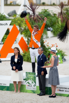 The Netherlands’ Jeroen Dubbeldam celebrates victory in the individual Jumping final after receiving the gold medal from IOC Member, Tsunekazu Takeda, Vice-President of the Tokyo 2020 Organising Committee and Member of the FEI Olympic Council, and FEI President, HRH Princess Haya. (Dirk Caremans/FEI) 