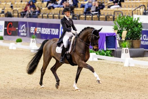 Foto: Juliane Brunkhorst vertritt die norddeutschen Farben mit Bravour — zwei Siege und ein zweiter Platz von insgesamt drei Starts bisher auf den VR CLASSICS Neumünster - Fotograf: sportfotos-lafrentz.de 