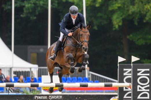 Foto: Gerd Gerdes und Jurwinas fille vom Gestüt Wendeln - Fotograf: ww.Photo.Equitaris.de Foto: Gerd Gerdes und Jurwinas fille vom Gestüt Wendeln - Fotograf: ww.Photo.Equitaris.de