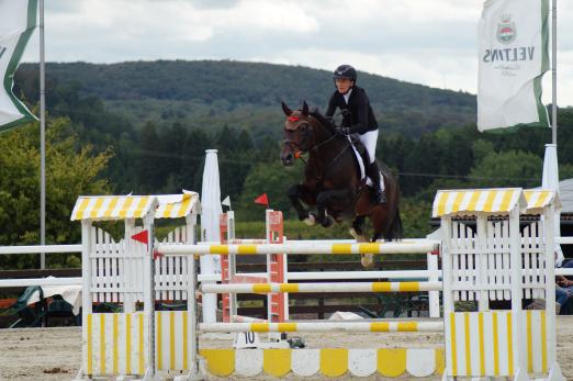 Foto: Kathrin Müller und Toulago werden Zweite im S-Springen