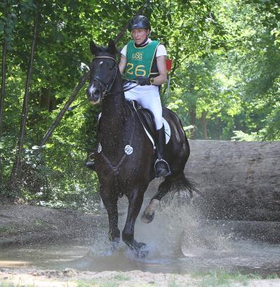 Foto: Ingrid Klimke mit Tabasco im Schlosspark-Gelände zum Sieg. - Fotograf: WRFC, rscp