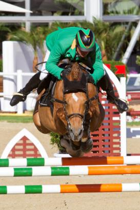 Foto: Lokalmatador Rider Dieter Köfler ist mit GLOCK’s Prince de Vaux im Anflug - Fotograf: Michael Rzepa