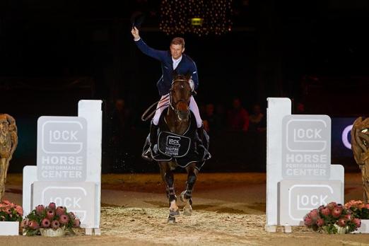 Foto: So sieht Siegerfreude aus! Mit Mut zum Risiko galoppierte Max Kühner heute zum Sieg im Gaston Glock’s Championat Salzburg - Fotograf: Michael Rzepa