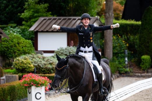 Foto: Moritz Treffinger (GER) ist Overnight Leader bei den U25-Dressurreitern - Fotograf: Łukasz Kowalski,