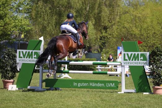 Foto: Am kommenden Wochenende steht die dritte Etappe des LVM Cups Springen und Dressur beim Fehmarn-Pferde-Festival vom 21. bis 24. Juni auf dem Programm - Fotograf: RathmannVerlag