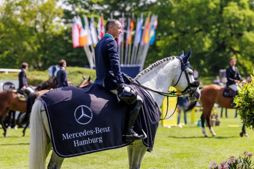 Foto: Denis Lynch (IRL) gewann mit Cornets Iberio den Rising Star of Mercedes-Benz Hamburg - Fotograf: Sportfoto-Lafrentz.de