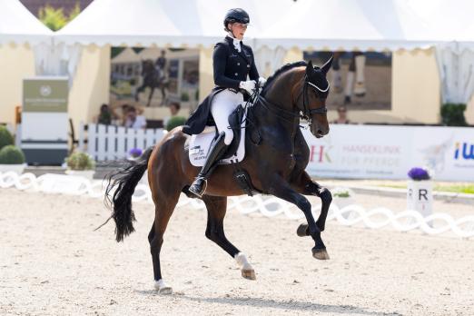 Foto: In beiden Prüfungen des NÜRNBERGER BURG-POKALS beim Longines Balve Optimum nicht zu schlagen: Leonie Richter und ihr 7-jähriger Hengst Be Sure FRH - Fotograf: Thomas Hellmann