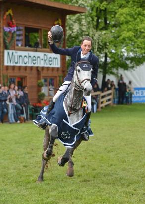 Foto: M. Fuchs - Con Dios III - Fotograf: Hubert Fischer