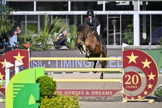 Foto: Karin Martinsen (SWE) und Tailormade Conita Blue PS siegen in einer Internationalen Springprüfung mit Stechen - Fotograf: sportfotos-lafrentz.de