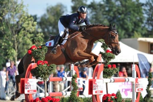 Foto: Maelle Martin (FR A) und "Nelson Du Biolay" waren heute bei den Young Ridern unschlagbar - Fotograf: Hervé Bonnaud