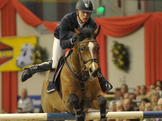 Foto: Mario Stevens ritt im Stechen fehlerfrei durch den Parcours. - Fotograf: Carmen Jaspersen- dpa