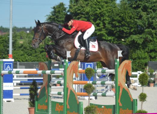 Foto: Laura Sutterlüty (V) holte mit Rang drei im Junioren Grand Prix ein Spitzenergebnis nach Österreich - Fotograf: Fotoagentur Dill
