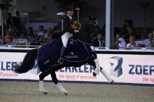 Foto: großartige Siegerin im Zoerkler Vienna Dressage Masters, Vici Max-Theurer (OÖ), mit Blind Date. - Fotograf: Manfred Leitgeb