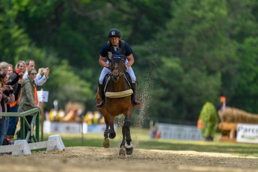 Foto: Michael Jung - Multi Champion und fünfacher Sieger der Vielseitigkeit im Park des LONGINES PfingsTurnier Wiesbaden kommt auch 2022 - Fotograf: Tom Hartig · TomsPic 