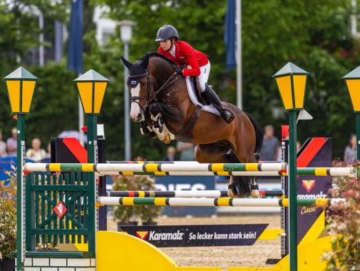 Foto: Million Dollar v. Plot Blue avancierte aufgrund seiner internationalen Erfolge mit Sophie Hinners zum Shootingstar der Szene. In Neumünster zeigt er sich unter anderem gemeinsam mit seinem Sohn Million's Way - Fotograf: Stefan Lafrentz