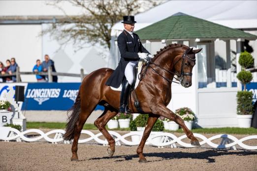 Foto: NÜRNBERGER BURG-POKAL in Balve - Reitmeister Hubertus Schmidt und Vainqueur lösten 2020 das Ticket ins Finale - Fotograf: Stefan Lafrentz