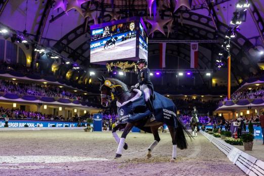 Foto: Wer folgt auf die Vorjahressieger Isabell Werth und Skovens Tzarina? Sicher ist nur, dass auch das 33. Finale des NÜRNBERGER BURG-POKALs ein dressursportliches Highlight wird - Fotograf: Stefan Lafrentz