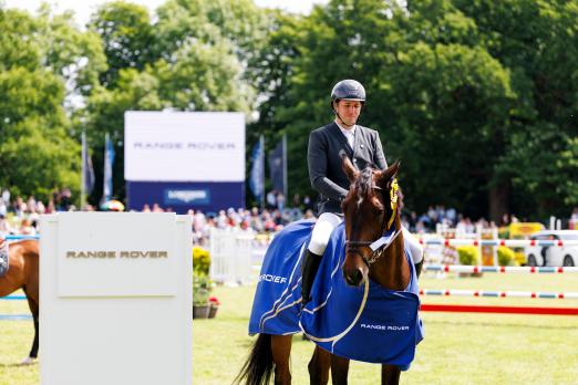 Foto: Kristaps Neretnieks (LAT) sichert sich mit Corlansky-Pro einen weiteren Sieg in der Al Shira'aa CSI5* Tour präsentiert von Range Rover - Fotograf: sportfotos-lafrentz.de