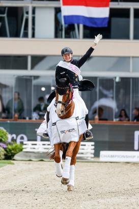 Foto: Raphael Netz aus Aubenhausen mit Lacoste, der auch in Ludwigsburg dabei sein wird. Der 22-jährige ist neuer Europameister der Generation U25 in der Dressur. - Fotograf: Stephan Lafrentz