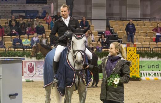 Foto: Jörg Naeve siegte im Sattel des achtjährigen Holsteiner D’Accord im Großen Preis des SHS Holstein Internationals - Fotograf: Sebastian Haas/Lichtgestalten Agentur