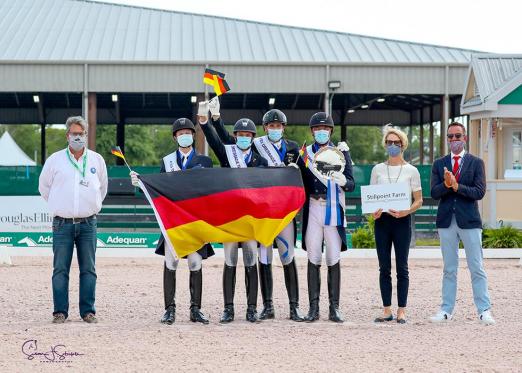 Foto: AGDF Director of Sport Thomas Baur, Kevin Kohmann, Christoph Koschel, Frederic Wandres, Michael Klimke, Tuny Full Page of Stillpoint Farm, and judge Christoph Umbach - Fotograf: ©SusanJStickle