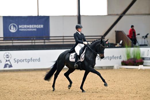 Foto: In Kranichstein sicherten sich Victoria Nielsen und Prinzessin Paula das Ticket ins Finale des NÜRNBERGER BURG-POKALS - Fotograf: Rainer Dill