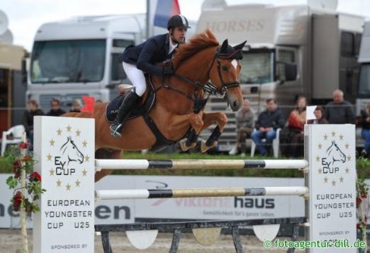 Foto: Emil Orban (HUN) gewinnt den EY-Cup Kat S** - Fotograf: fotoagentur-dill.de Foto: Emil Orban (HUN) gewinnt den EY-Cup Kat S** - Fotograf: fotoagentur-dill.de