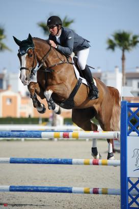 Foto: Clem Mcmahon gewinnt das Finale der 7jährigen Pferde mit Pacato - Fotograf: Hervé Bonnaud