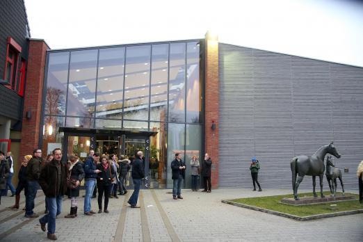 Foto: Niedersachsenhalle: Der Verein der Hannoveraner Privathengsthalter lädt ein zur 25. Hengstschau - Fotograf: Pantel