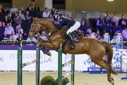 Foto: „Annabell ist eine ganz coole Socke und ist super geritten“, lobte die internationale Springrichterin Jacqueline Schmieder - Fotograf: sportfotos-lafrentz.de